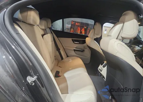 2022 Mercedes-Benz C 300 4Matic z USA, uszkodzony, nr VIN W1KAF4HB9NR060531